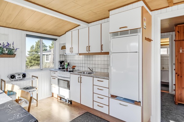 Refrigerador, placa de cocina, cafetera/tetera