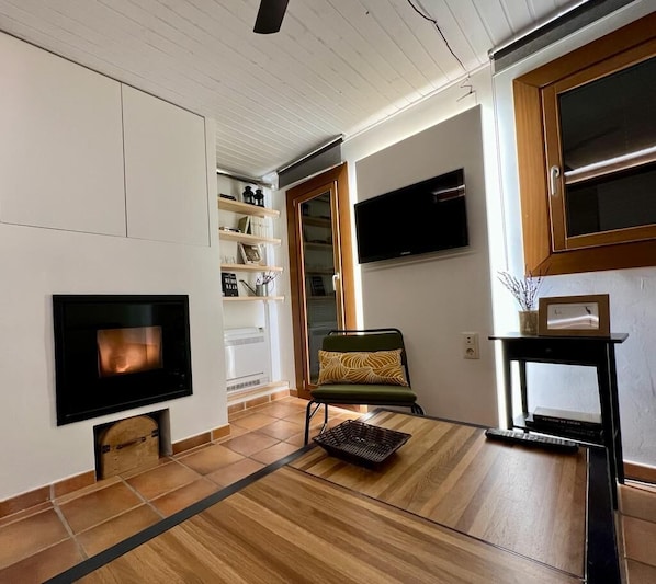 Téléviseur connecté, foyer, livres