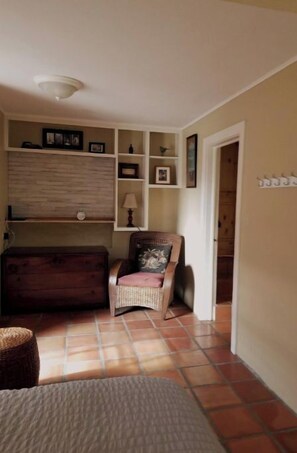 1 habitación, escritorio, tabla de planchar con plancha y wifi gratis