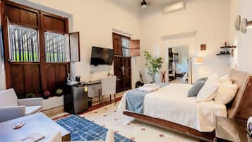 Chambre Deluxe, 1 trÚs grand lit, réfrigérateur, vue jardin