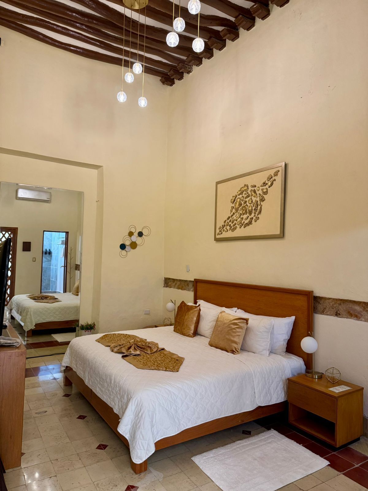 Basic Room | Egyptian cotton sheets, premium bedding, down duvets, Tempur-Pedic beds