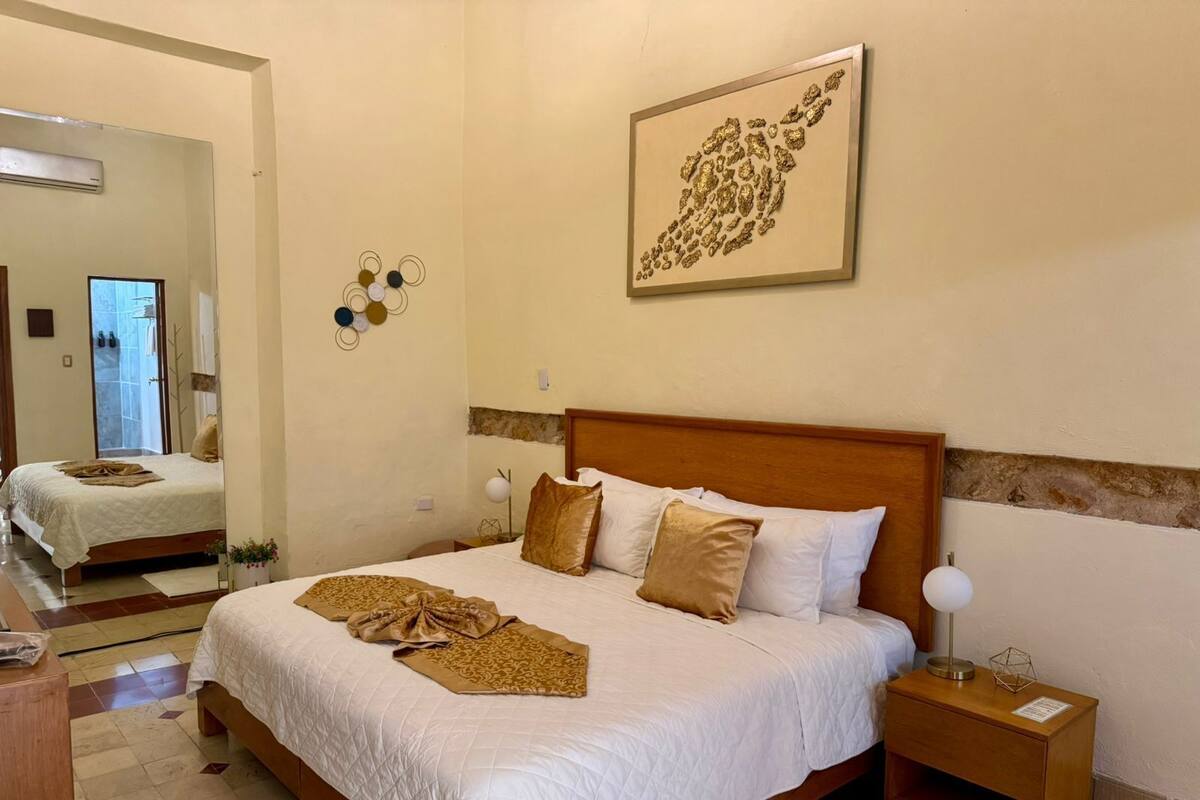 Habitación básica | Sábanas de algodón egipcio, ropa de cama de alta calidad y edredón