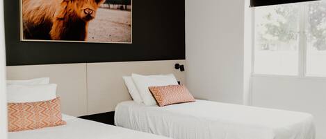 Studio, 2 giường đơn | Bộ đồ giường cao cấp, bàn, bàn ủi/dụng cụ ủi quần áo