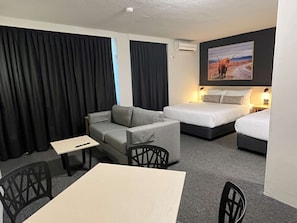 1 habitación, ropa de cama de alta calidad y escritorio