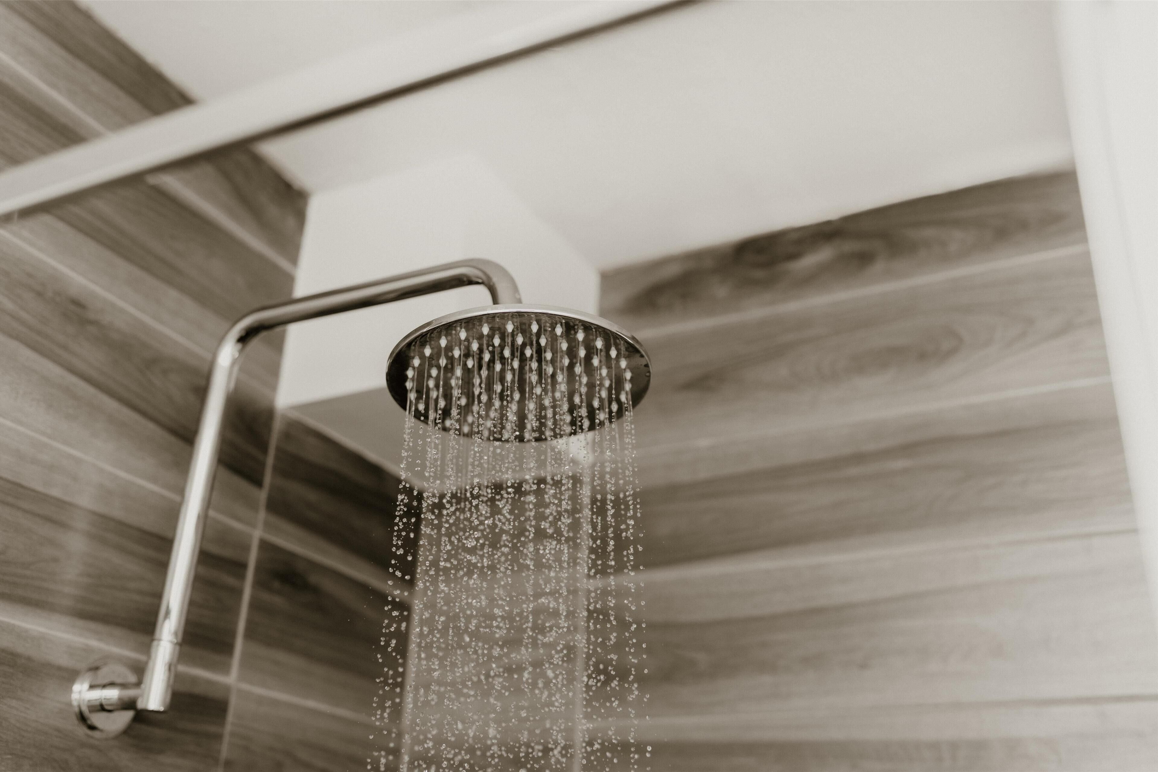 Shower, rainfall showerhead, free toiletries, hair dryer