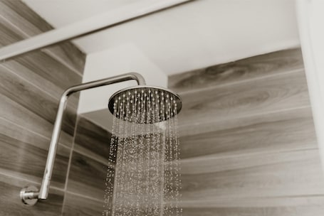 Shower, rainfall showerhead, free toiletries, hair dryer. Nightcap at Barkly Hotel
