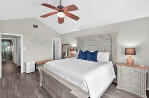 3 bedrooms, in-room safe, iron/ironing board, travel cot