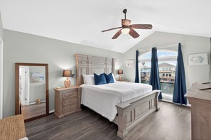 3 makuuhuonetta, tallelokero huoneessa, silitysrauta/-lauta