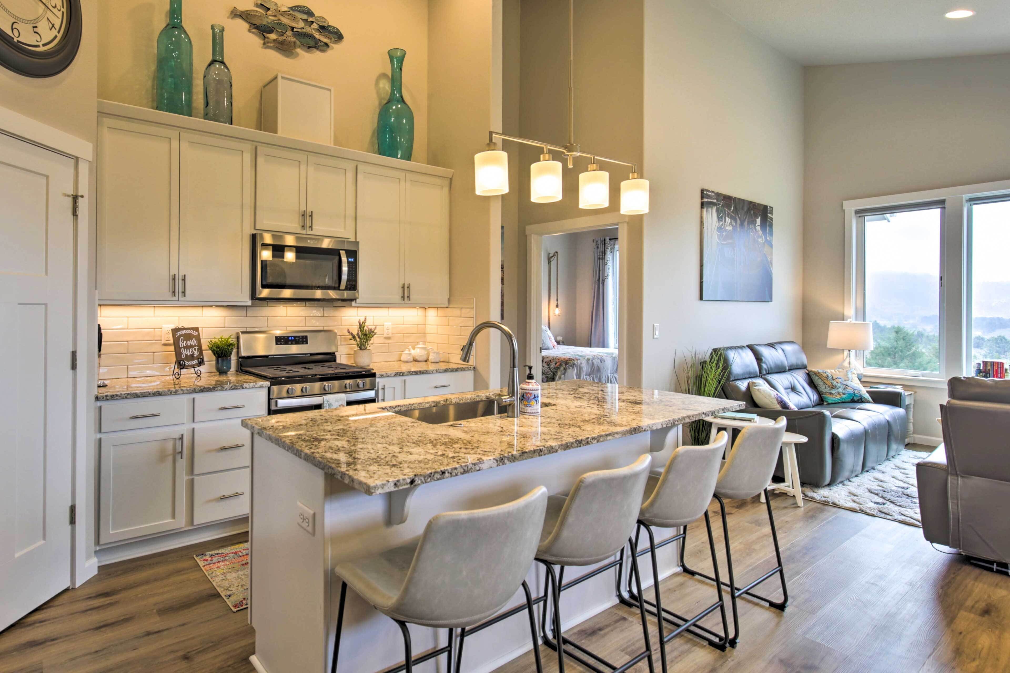 Stunning Neskowin Gem: View of Cascade Head!
