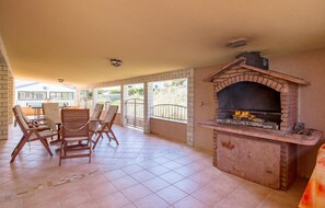 Outdoor dining - 3 bedroom gorgeous home in Pag (Pag)