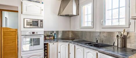 Frigorifero, microonde, forno, lavastoviglie