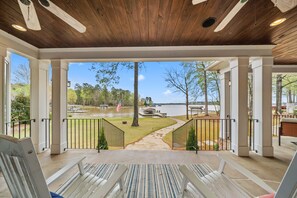Property grounds - Lakefront with Pool, Hot tub, Pontoon Boat & Movie Theatre (Eatonton)