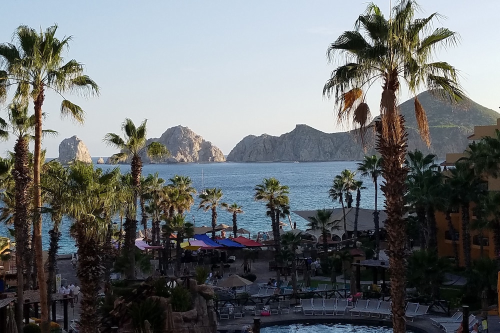 Villa Del Palmar, Family friendly getaway, ocean views and steps from the beach
