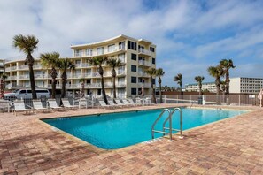 Piscine couverte, piscine extérieure