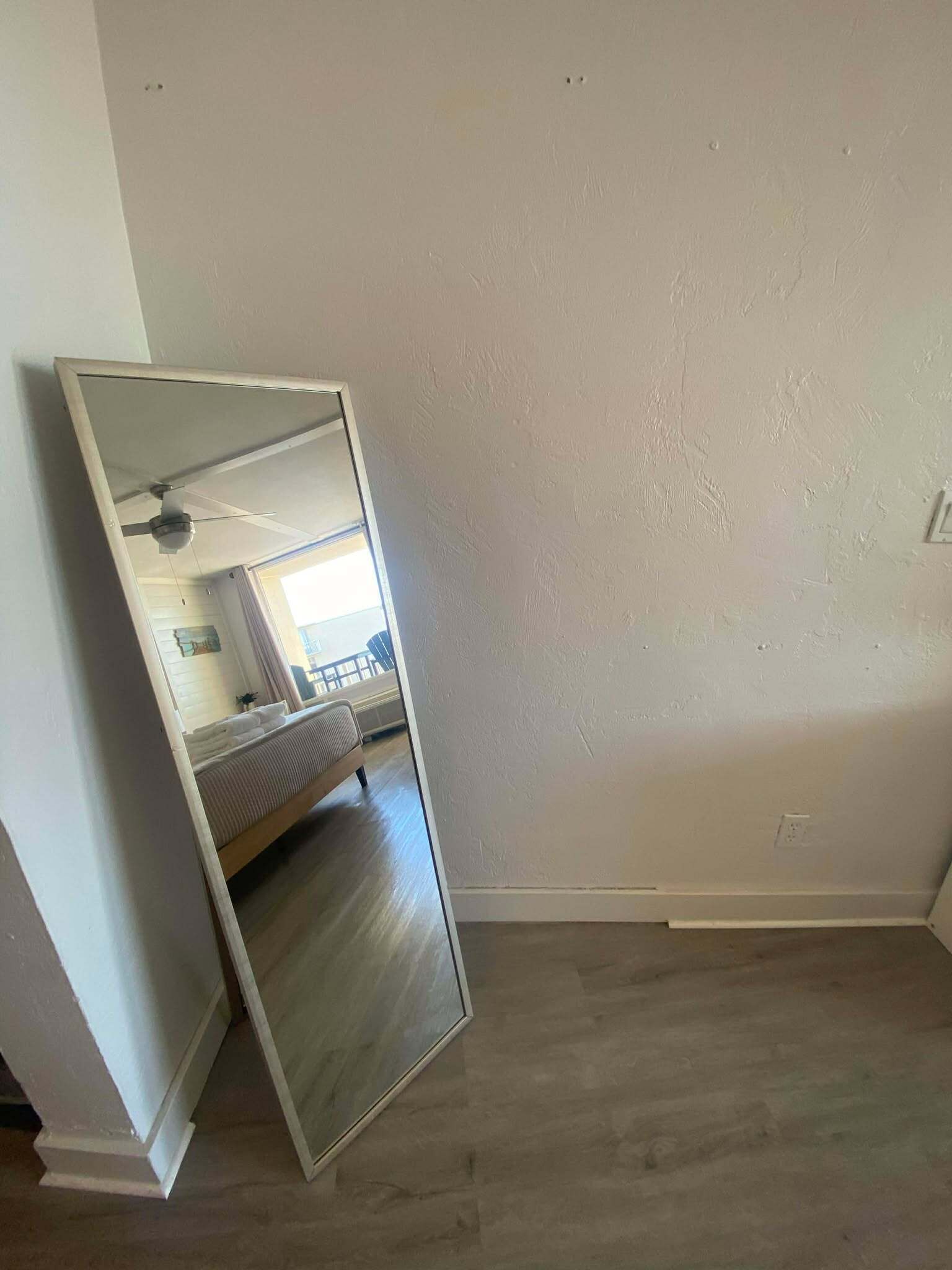 Direct Oceanfront Studio W/ Balcony ~ Pool + Beach Access ~ Walk To Boardwalk - Daytona Beach, FL