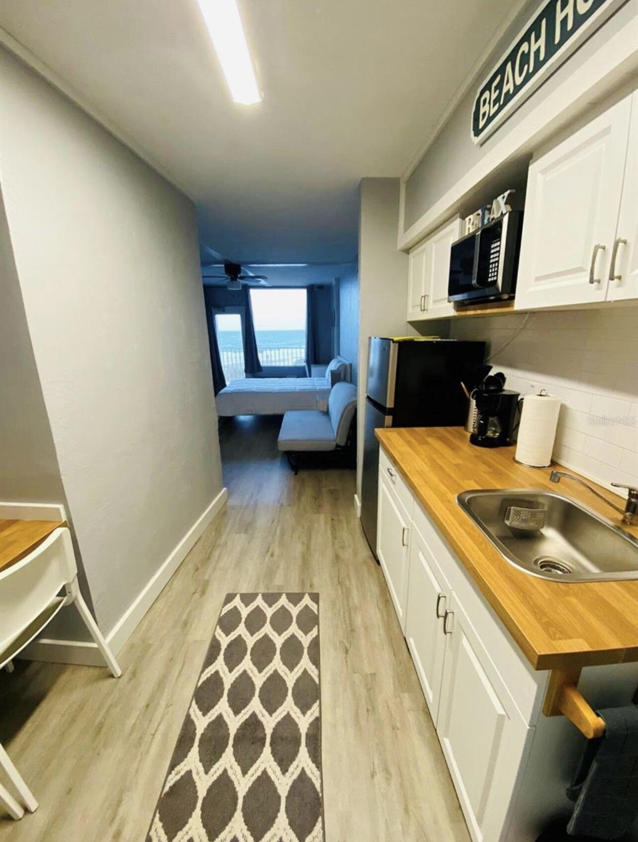 *Oceanfront Balcony Condo* Steps away from the beach with direct beach access! 