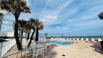 Piscina coperta, piscina all'aperto