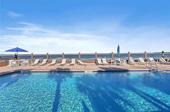 Piscine couverte, piscine extérieure