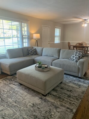 Living area - Walking Distance Stay For Masters (0.4 mi) (Augusta)