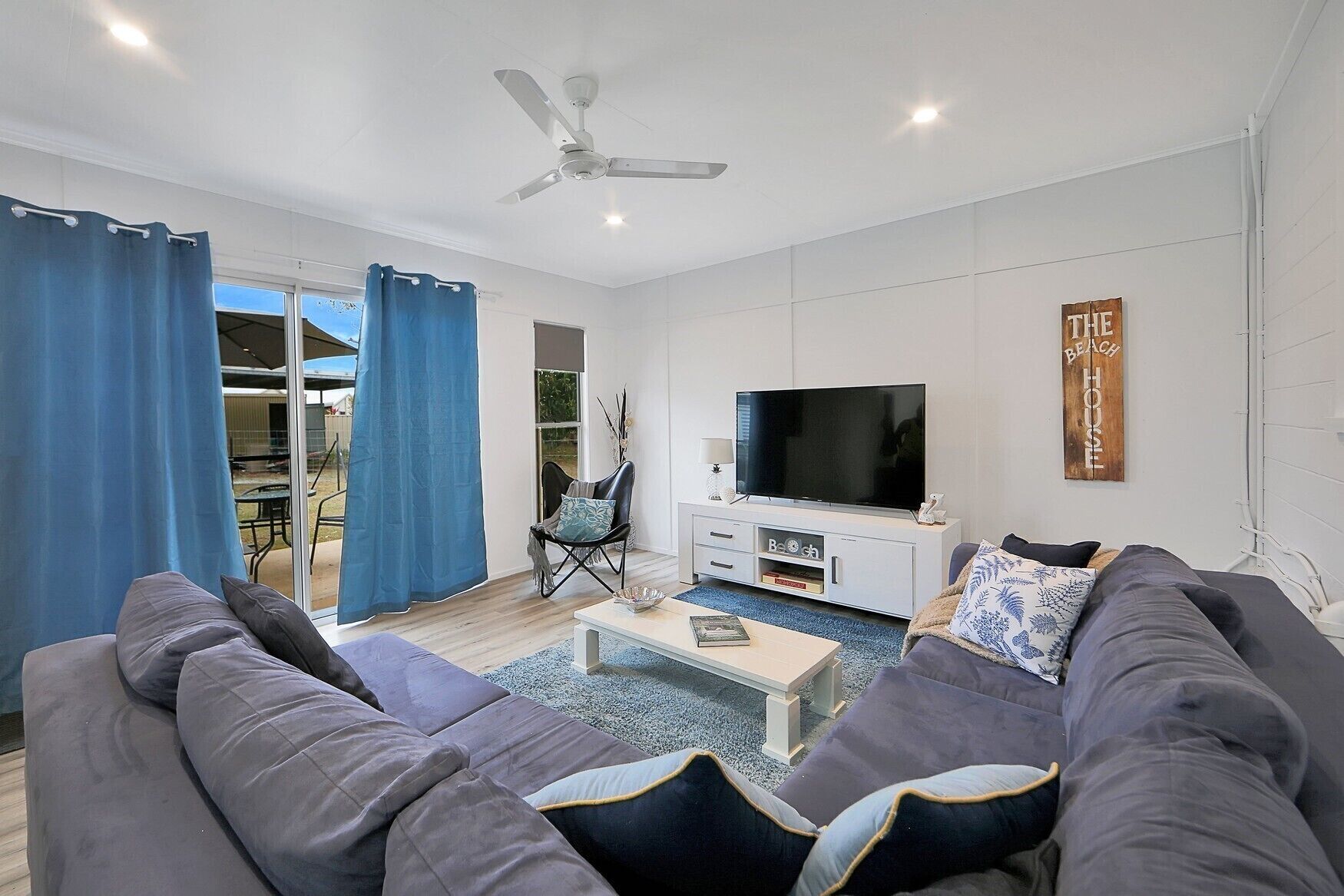 Back lounge with chromcast smart TV - we provide the free WiFi 