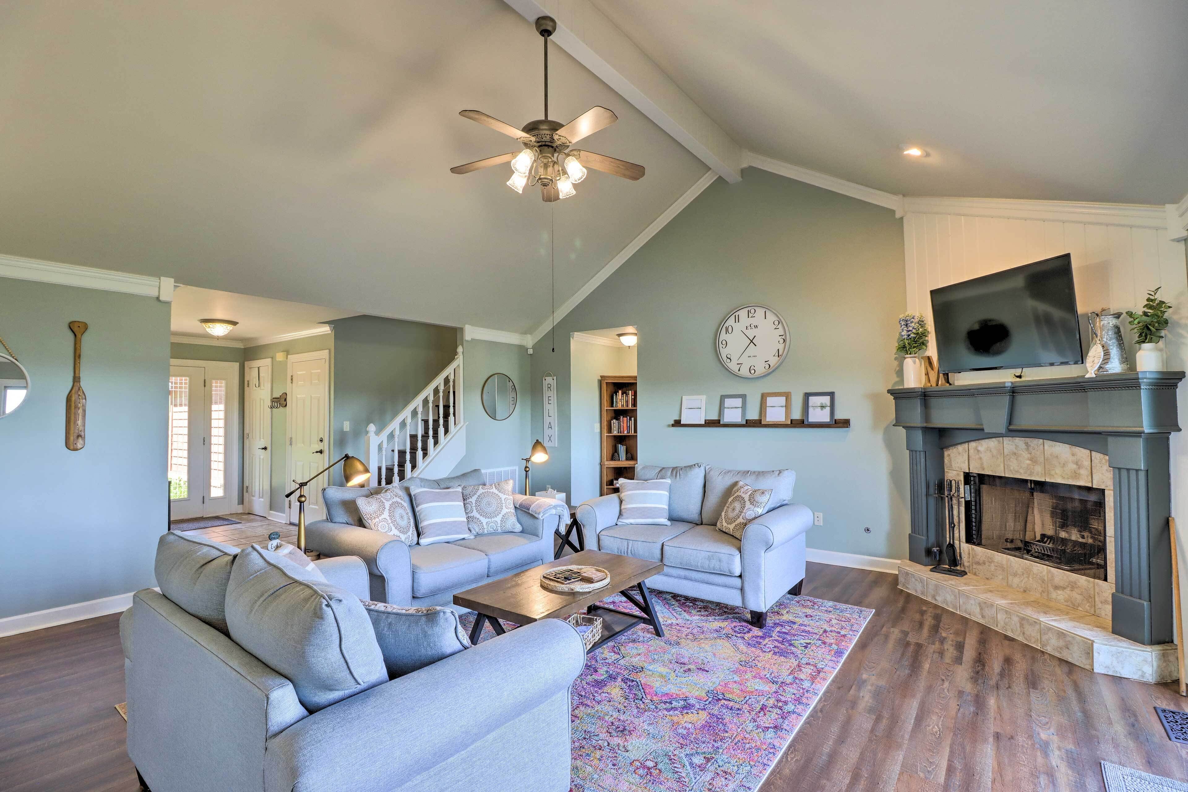 Rustic Lake-View Home Near Greers Ferry Lake