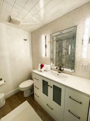 Shower - Bunk bed Suite (Elbow Cay)