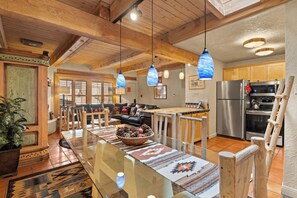 Interior - Gorgeous Fort Marcy Condo Close to Plaza - Beautiful Art In All Rooms (Santa Fe)