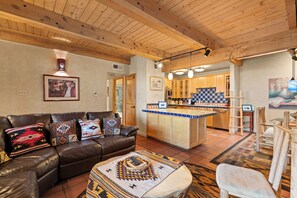 Smart-TV, Kamin, DVD-Player, Bücher