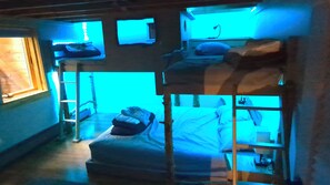 3 bedrooms, desk, free WiFi, bed sheets