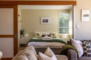 2 bedrooms, iron/ironing board, WiFi