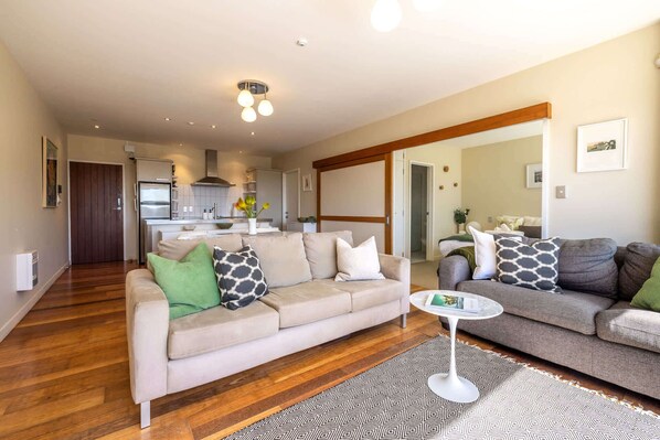 تلفزيون، مكتب