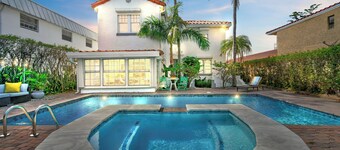 Elegant 1926 Mediterranean Home Heated Pool/Spa Sleeps 12