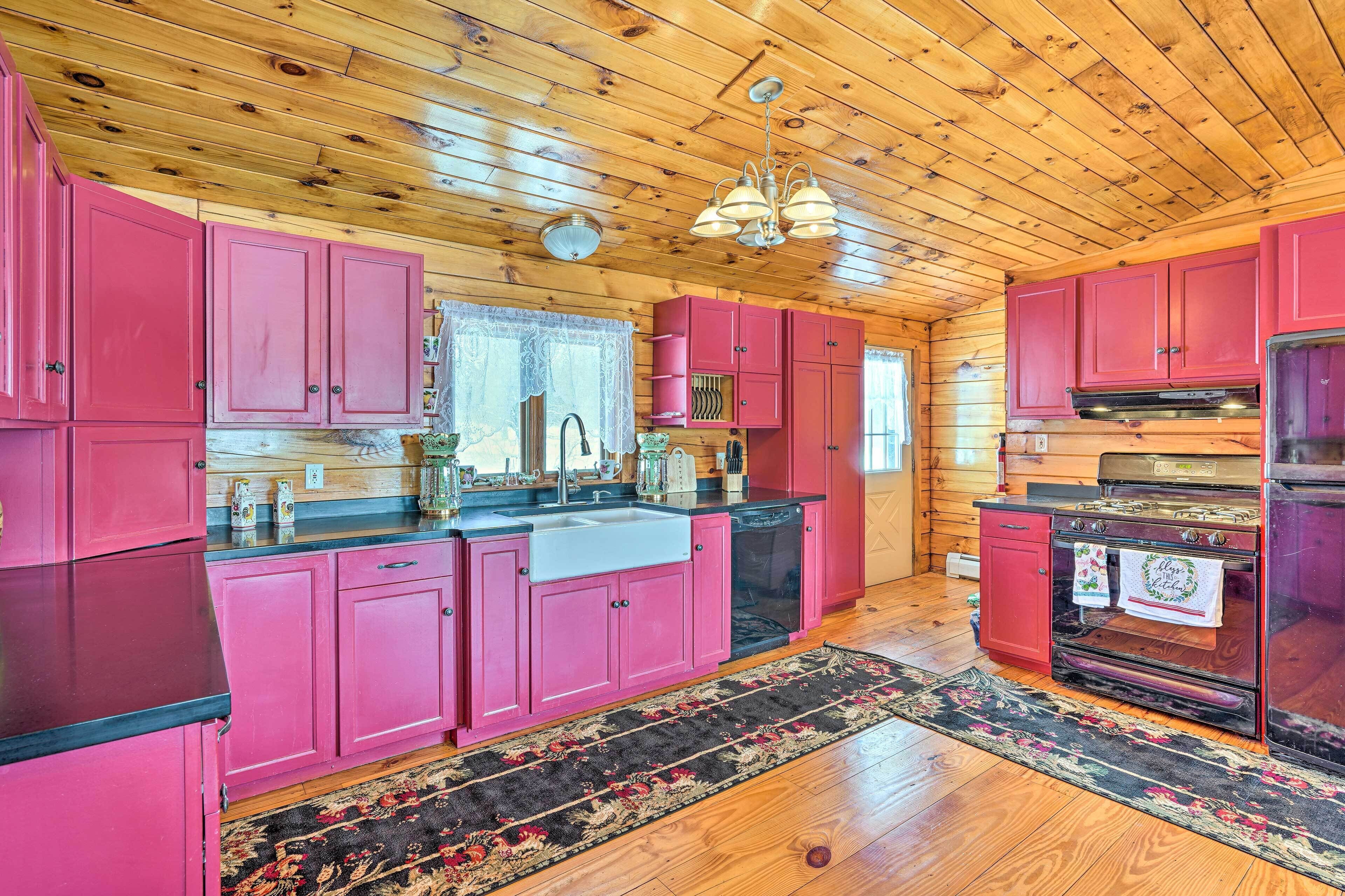 Bemus Point Retreat ~ 3 Mi to Chautauqua Lake