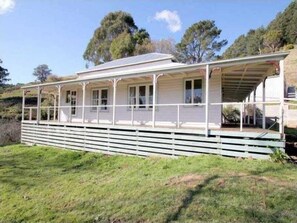 Exterior - Foster - Nature Retreat - Nippards Nature Cottage (Woorarra West)