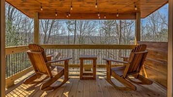 House, 3 Bedrooms | Balcony