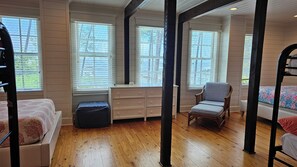 3 chambres, fer et planche à repasser, Wi-Fi gratuit, draps fournis