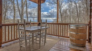 House, 3 Bedrooms | Balcony