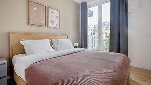 Room - Deluxe Mitte 1BR with Apple Store in building, by Blueground (Berlin)