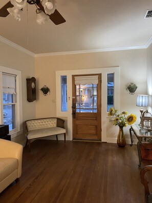 Smart TV, ping pong, books - Academy Haus New Braunfels & Comal River (New Braunfels)