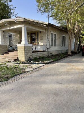 Exterior - Academy Haus New Braunfels & Comal River (New Braunfels)