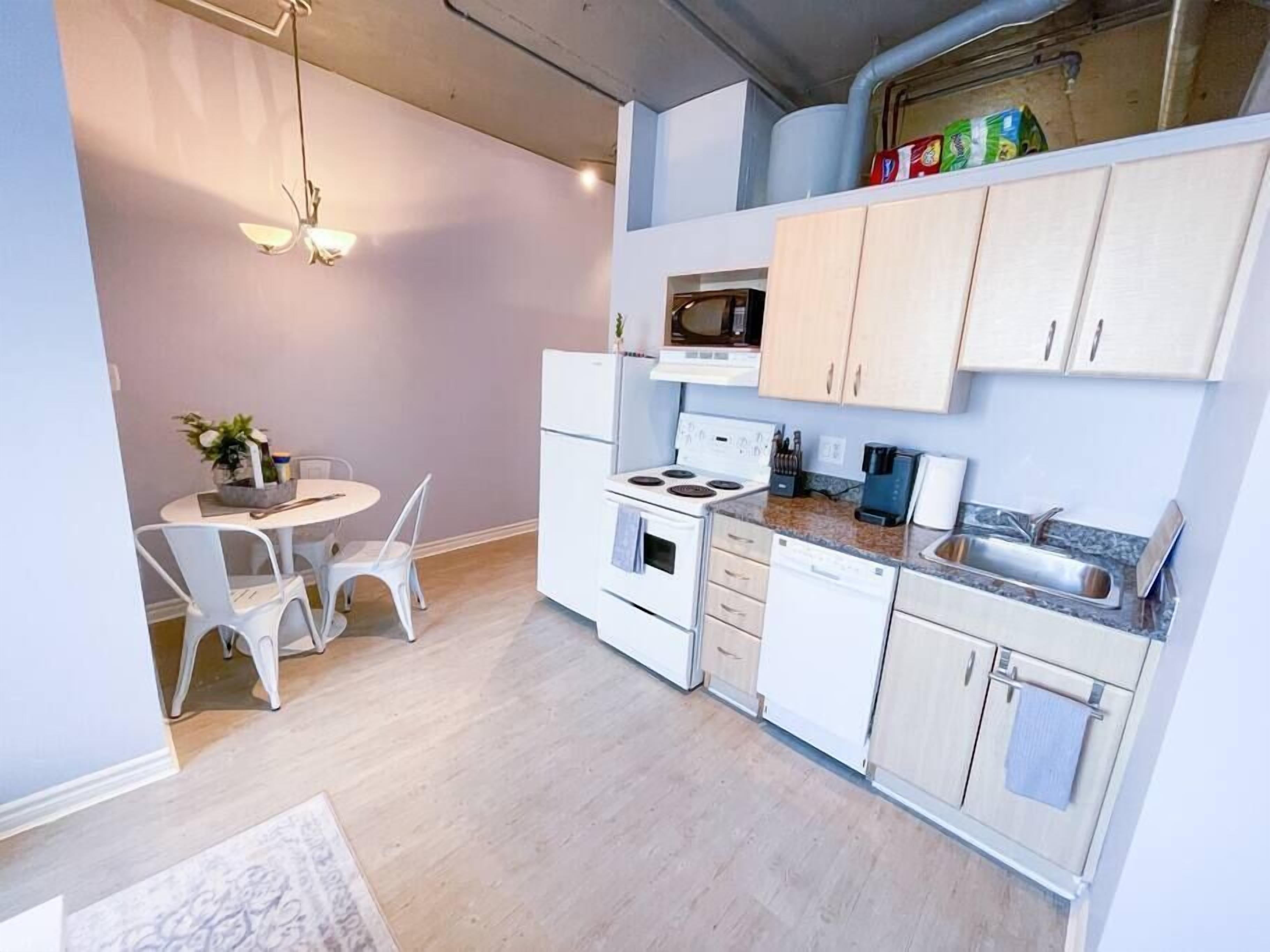 1 Bdrm Loft W/Parking