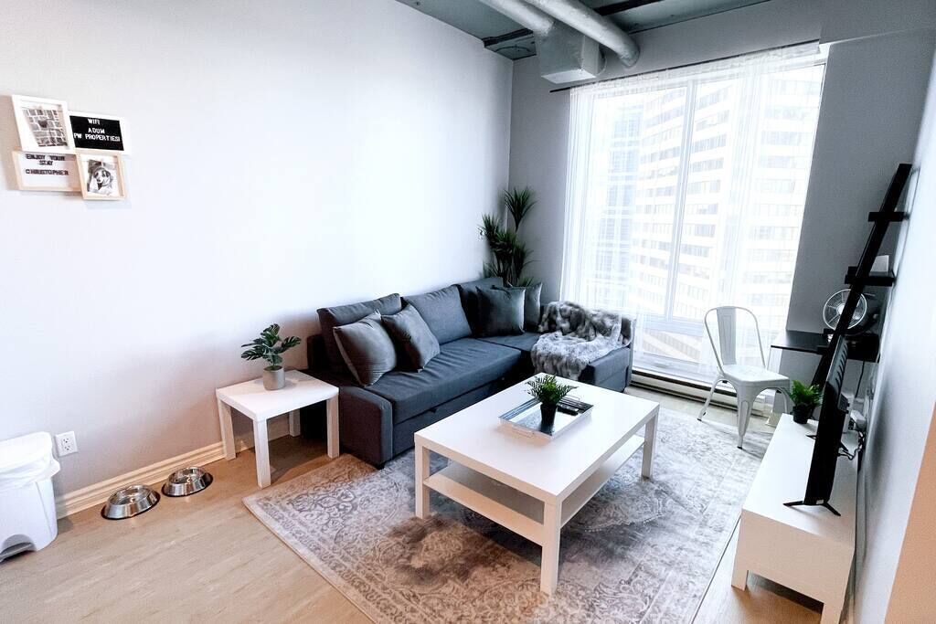 1 Bdrm Loft W/Parking