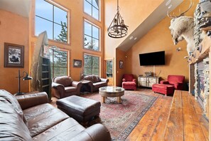 TV, fireplace, DVD player