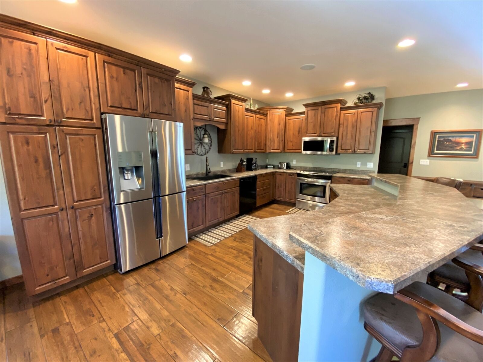 Turkey Ridge Lodge- Quiet Neighborhood, lots of space