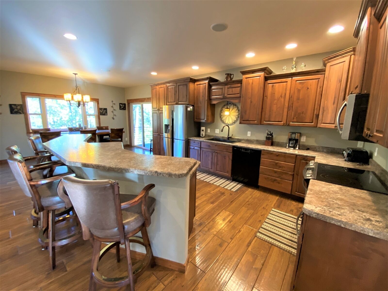 Turkey Ridge Lodge- Quiet Neighborhood, lots of space