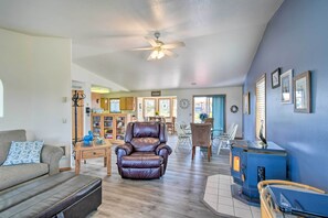 TV, fireplace, DVD player, books