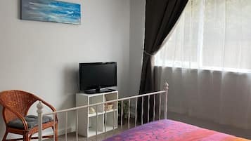 2 bedrooms, iron/ironing board, travel crib, free WiFi