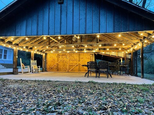 Charming Cottage + Barn-Sleeps 6-by Flint Creek🎣🛶🌿