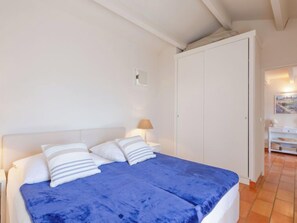 2 chambres, fer et planche à repasser, accès à Internet