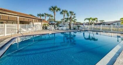 Bright-Lovely 2 Bed 1 Bath,15 Minutes From Beach